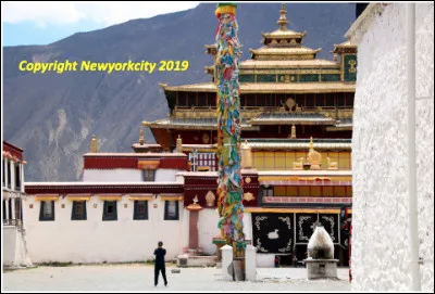 Quel est le nom de ce monastère fondé en 779, un des lieux les plus importants de pèlerinage pour les bouddhistes tibétains ?