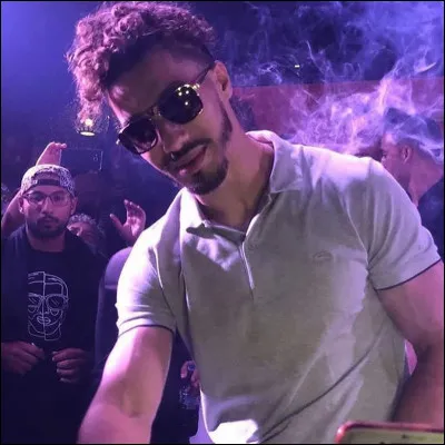 Quel est le vrai nom de NOS ?