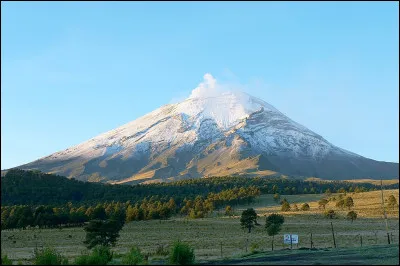 Dans quel pays se trouve le Popocatepetl, haut de 5 440 m ?