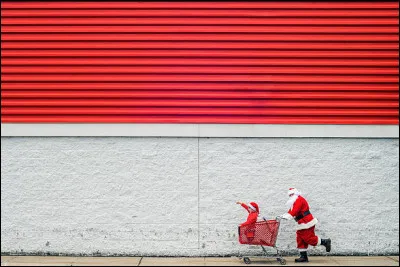 Il va refaire son plein de cadeaux. De quel groupe "Intermarché" fait-il partie ?