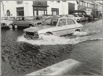 Peugeot sort aussi ce très intéressant modèle amphibie, vers le milieu des années 70 !