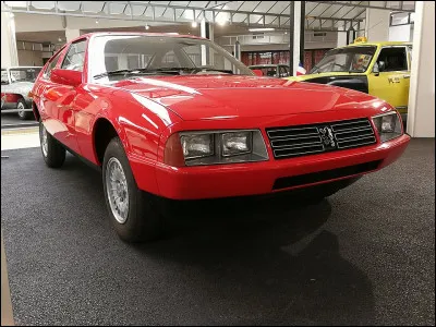 Ne voyez-vous pas, ma soeur Ann, ce modèle qui rougeoie dans l'air qui poudroie ? Ma foi "caisse" ?