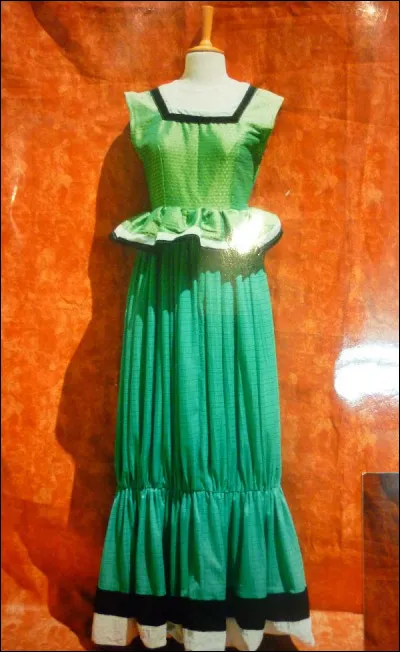 Qui mérite bien qu'on lui taille ce ravissant costume ?