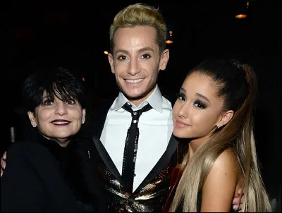 D'ailleurs, qui est mort dans sa famille ?