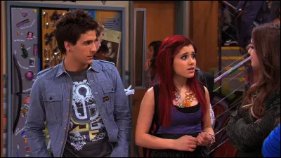 À quel âge a-t-elle eu son premier baiser ?