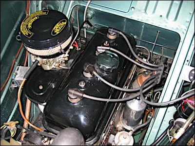 Le moteur est moderne et consomme peu (7 à 9 l/100 km), ce qui est dû aussi à la légèreté que lui confère son matériau ...