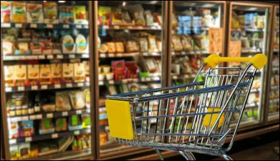 Quelqu'un te vole de la nourriture dans ton caddie. Que fais-tu ?