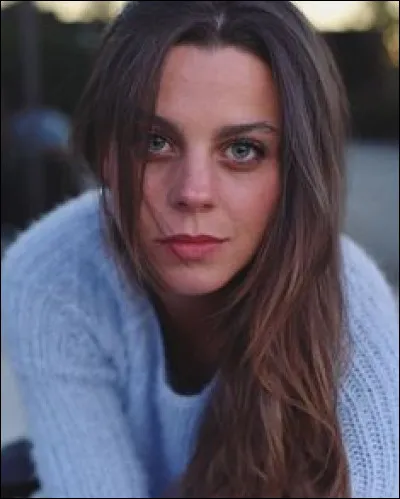 L'otage sur cette photo est-elle amoureuse d'un braqueur ?