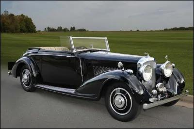 Dans "Bons baisers de Russie" (1963), James Bond ne se refuse rien ! Quel est ce somptueux bolide ?