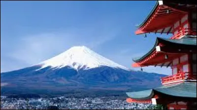 Le célèbre mont Fuji se situe :