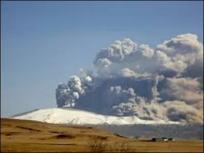L'Eyjafjallajökul un nom imprononçable est une calotte glaciaire se trouvant :