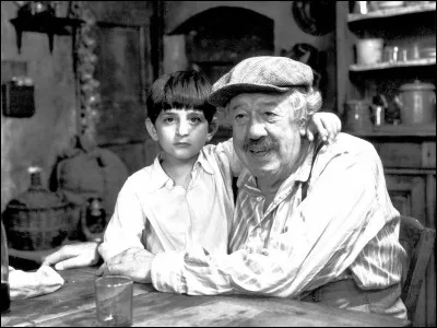1966 > Dans un film de Claude Berri, il taille un rôle à sa mesure en grand-père de substitution pour un enfant juif qu'il héberge durant les années sombres de l'Occupation. Quel est ce film ?