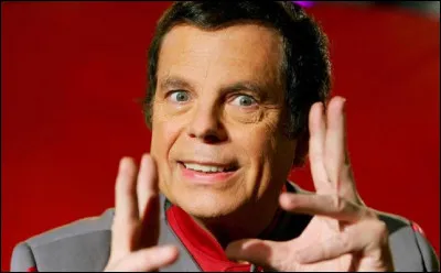 Qui est ce prestidigitateur qui intervenait souvent comme démystificateur des tours de magie ?