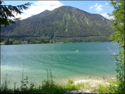 Quelle est cette agence des services secrets am&eacute;ricains, charg&eacute;e de missions d'espionnage et de renseignement, principalement hors du territoire des &Eacute;tats-Unis, qui poss&egrave;de son si&egrave;ge &agrave; Langley, en Virginie ?