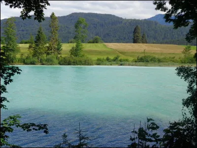 Quels produits sont vendus par la multinationale am&eacute;ricaine "Victoria's Secret" ?