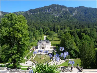 L'article 226-13 du Code p&eacute;nal fran&ccedil;ais incrimine la divulgation de secrets professionnels. Quelle est la peine maximale pr&eacute;vue en cas de violation du secret m&eacute;dical ?