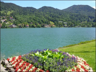 En France, durant quel mois c&eacute;l&egrave;bre-t-on la f&ecirc;te des secr&eacute;taires ?