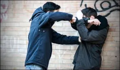 Tu vois quelqu'un se faire agresser dans rue. Qu'est-ce que tu fais ? (En toute sinc&eacute;rit&eacute;)