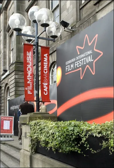 1947 > Le festival international du film d'Édimbourg est aussi particulier : pourquoi ?