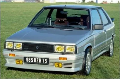 Quelle est cette Renault spéciale des années 80 ?