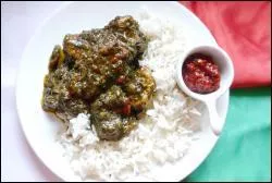 Quelle est cette spcialit malgache  base de feuilles de magnok piles, d'oignons et de viande de porc bien grasse ?