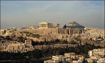 Quel dieu est le "protecteur" de la ville d'Athènes ?