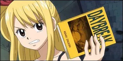 Qui a engagé Lucy et Natsu pour détruire un livre ?