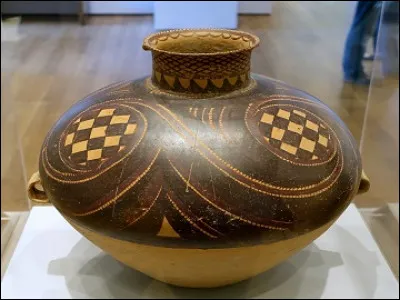 - 7 000 > Ce sont encore les Chinois qui arrivent premiers ! Avec ce vin de riz, miel, raisins et ... qui nous vient du village néolithique de Jiahu, dans la province du ...