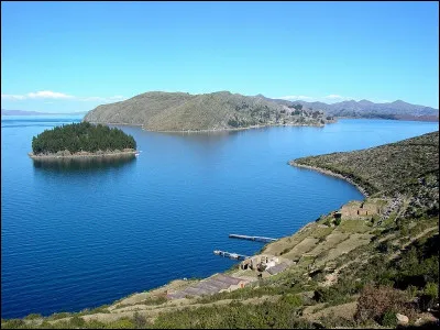 3 millions d'années > Le Titicaca le plus connu des lacs Andins : perché à près de 4 000 m d'altitude, il fait la frontière entre ...