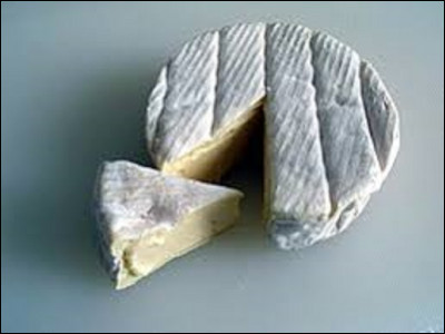 Commençons gentiment. Le camembert de Normandie est un fromage au lait cru, à pâte molle, légèrement salée et à croûte fleurie. Quel lait utilise-t-on ?