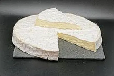 Et on finit ce petit tour de France des fromages avec le brie de Meaux. Fabriqué à base de lait cru, à pâte molle à croûte fleurie, avec quel lait est-il conçu ?