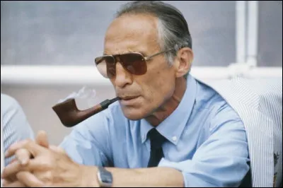 Remis tout juste pour la Coupe du monde 1982 en Espagne, il est tout de même sélectionné par l'entraîneur de l'équipe d'Italie qui lui garde sa confiance contre vents et marées, comment se nomme ce dernier ?