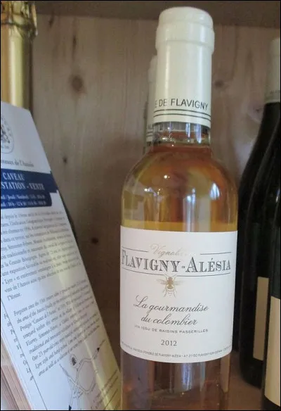 Pour Basil Dearden, comment est, en 1964, la Femme ?