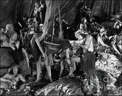 Quel prophète juif réprima durement les participants de cette partouze biblique sans précédent au pied du Sinaï ?