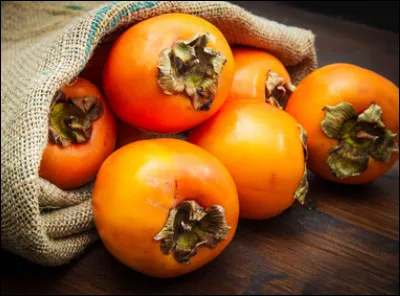 Quel est ce fruit japonais orange ?