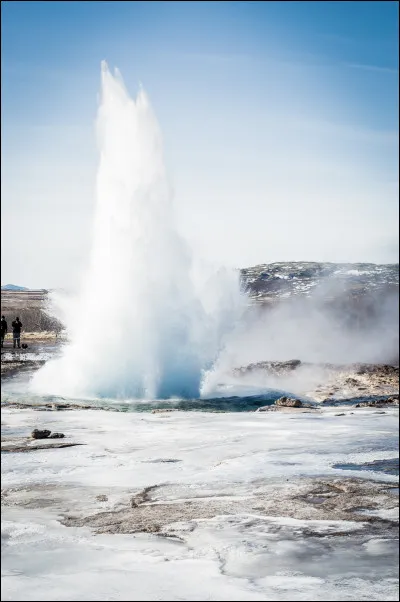 Dans quel pays d'Europe peut-on trouver ces geysers d'eau chaude ?