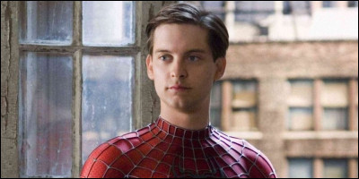 Au début du film, où se trouve Peter Parker (alias Spider-Man) ?
