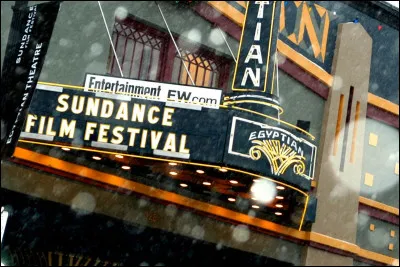 Quel acteur incarne le tueur Norman Bates dans le film d'Alfred Hitchcock "Psychose" ?