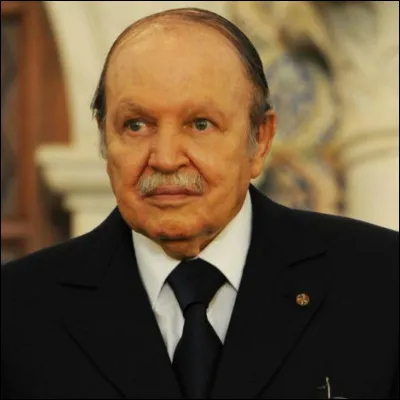 Je fus président de l'Algérie pendant 19 ans, après avoir été dans l'ALN pendant la guerre d'Algérie. J'ai renoncé à briguer un cinquième mandat à cause d'importantes manifestations : je suis...