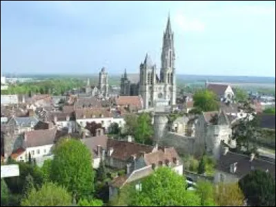 Je vous propose de partir à la découverte de Senlis. Ville connue pour sa cathédrale Notre-Dame, elle se situe dans le département ...