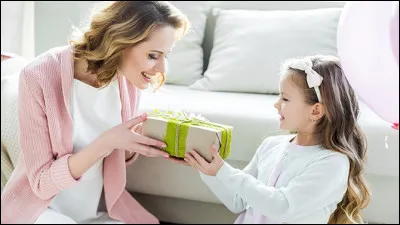 Si ton ami te donne un cadeau "pas très joli" qu'est-ce que tu en fais ?