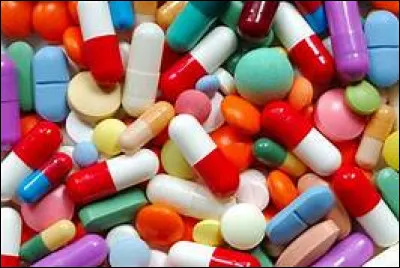 Décembre 2020 - Les symptômes de la Covid commencent à disparaître et après plus de trois mois, mon arrêt maladie prend fin et mon infirmière à domicile cesse de venir tous les jours. Elle m'explique que je n'ai pas le droit au sport, étirements, de vivre comme auparavant pour encore un long moment, la plaie chirurgicale étant toujours là ; je dois y appliquer de la Vaseline tous les jours...