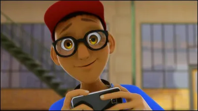 Comment s'appelle la petite amie de Nino ?