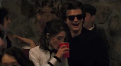 Qui ferme le portail menant au monde à l'envers lors du dernier épisode ?