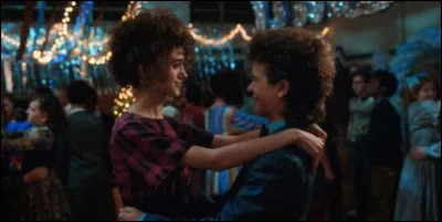 Et enfin, lors de la fin de la saison, on apprend que Nancy est en couple avec Jonathan.