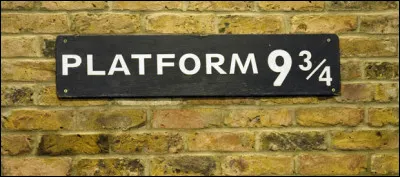 Harry rentre à Poudlard. Il est un peu désorienté sur le quai. 
Heureusement, sans le savoir, il s'est égaré devant la mère de son meilleur ami. Quel est son nom ?