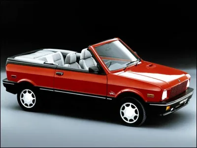 Habitu&eacute; &agrave; voir ce nom associ&eacute; &agrave; une marque automobile d'Europe centrale, j'&eacute;tais &eacute;tonn&eacute; qu'un constructeur italien l'ait propos&eacute;. Comment se nomme ce mod&egrave;le ?