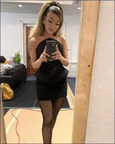 Avec qui n'a-t-elle jamais fait de chanson ?