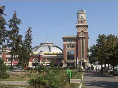 Dans quel pays se trouve Ploiesti, ville de 200 000 habitants ?