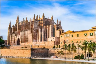 Ville espagnole de 400 000 habitants, capitale de l'&icirc;le de Majorque :